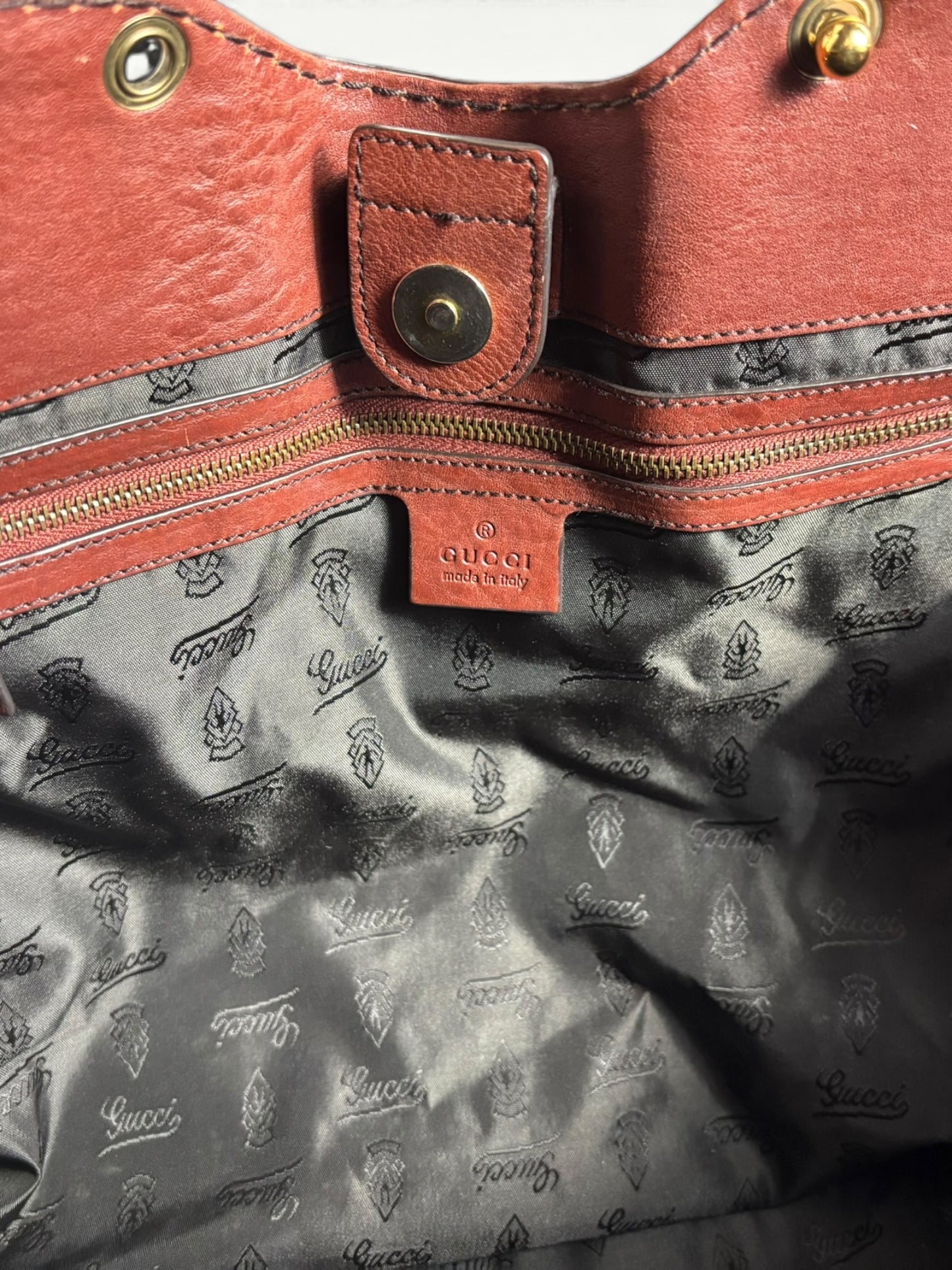 GUCCI Red Suede Fringe Tote Bag with Stud Details – Made in Italy